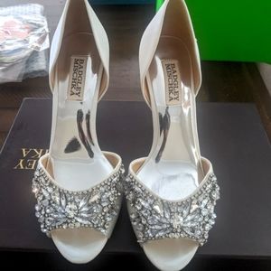 Badgley Mischka White Satin Shoes Size 6